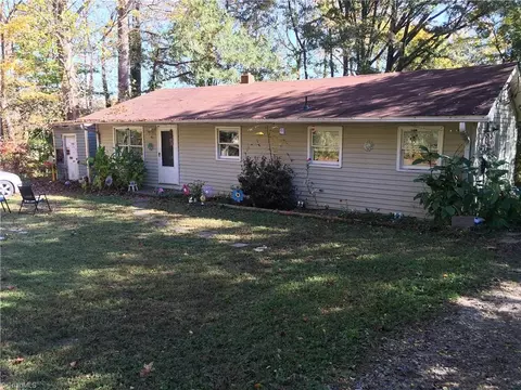 1607 White St, Lexington, NC 27295