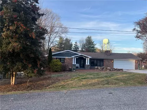 136 Kirby Ave, Millers Creek, NC 28651