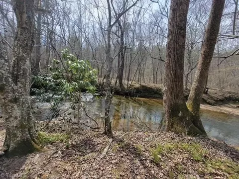 0001 Montana Dr, Mount Airy, NC 27030