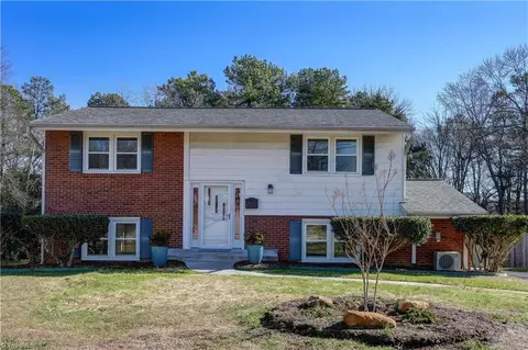 808 Honeysuckle Dr, Greensboro, NC 27408