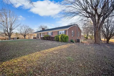 209 Stephen Blvd, Winston Salem, NC 27107