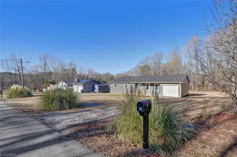 780 Summit Loop, Eden, NC 27288 photo 2