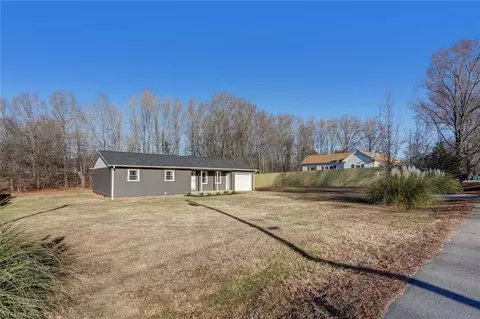 780 Summit Loop, Eden, NC 27288 photo 3