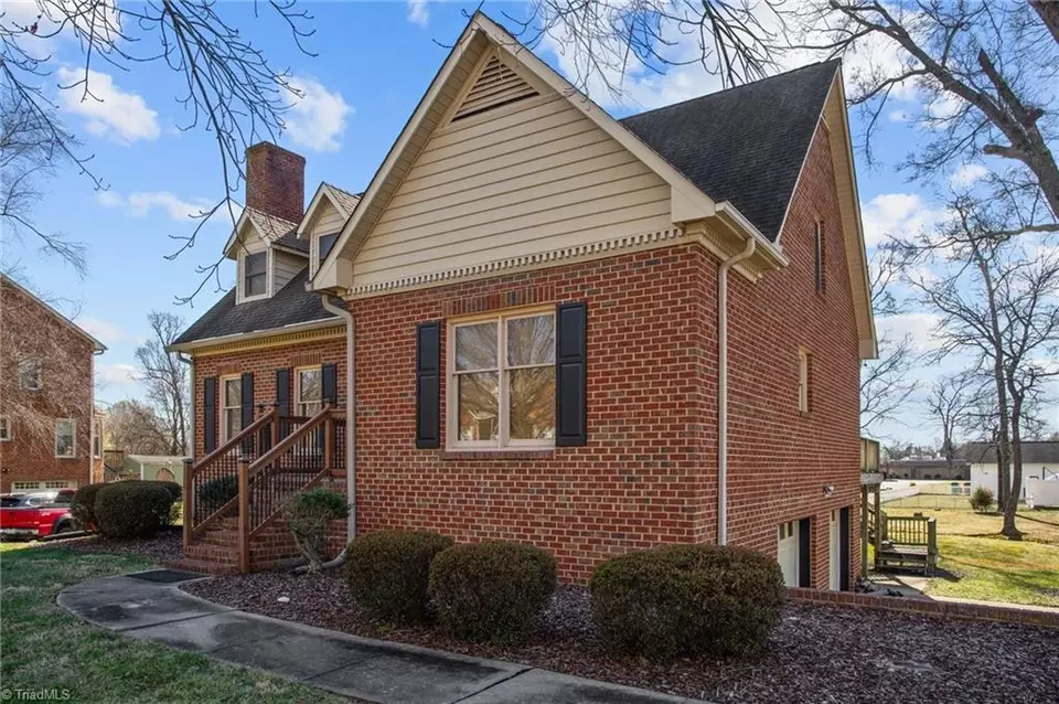 1100 Maplewood Ave High Point NC 27265 33 Photos Movoto