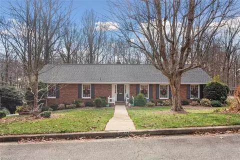 2420 Merrimont Dr, Winston Salem, NC 27106