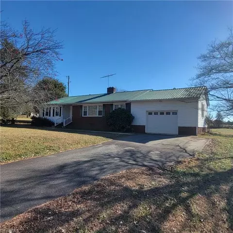 1126 Mill Creek Rd, Ramseur, NC 27316