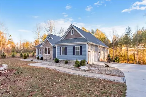 469 Burberry Dr, Purlear, NC 28665 photo 47