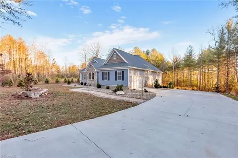 469 Burberry Dr, Purlear, NC 28665 photo 48