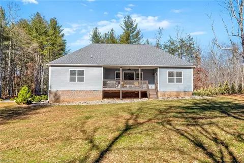 469 Burberry Dr, Purlear, NC 28665 photo 4