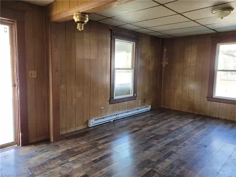 823 Davis St, Mount Airy, NC 27030 photo 3