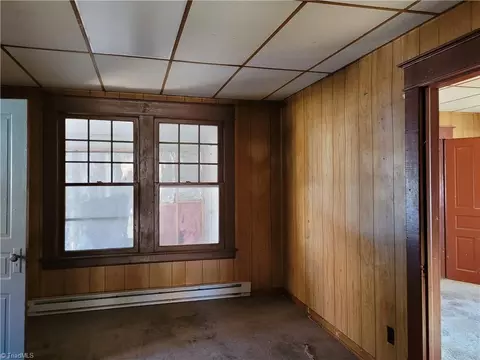 823 Davis St, Mount Airy, NC 27030 photo 5