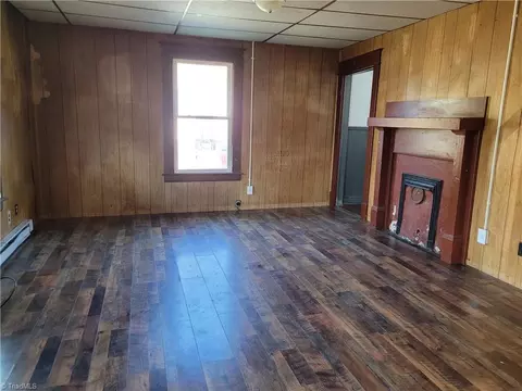 823 Davis St, Mount Airy, NC 27030 photo 2