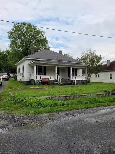 823 Davis St, Mount Airy, NC 27030 photo 11