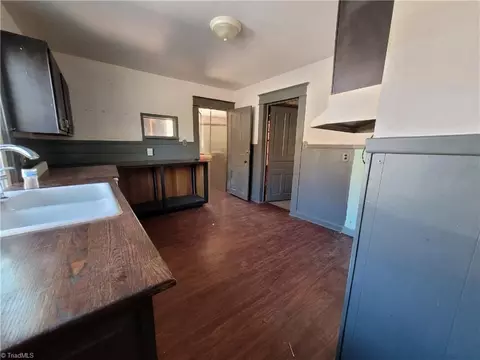 823 Davis St, Mount Airy, NC 27030 photo 7