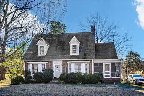 214 Raleigh Ave E, Liberty, NC 27298