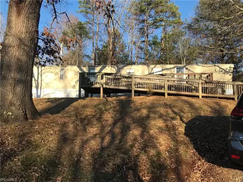 2269 Noahtown Rd, Thomasville, NC 27360