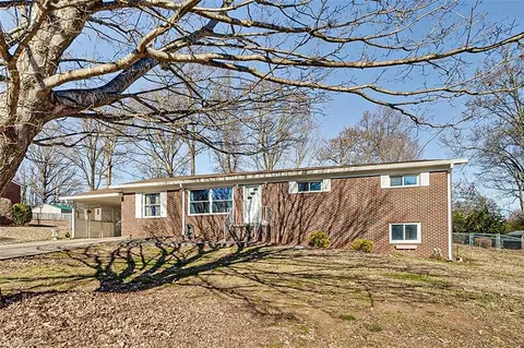 545 Brookwood Dr, Asheboro, NC 27203