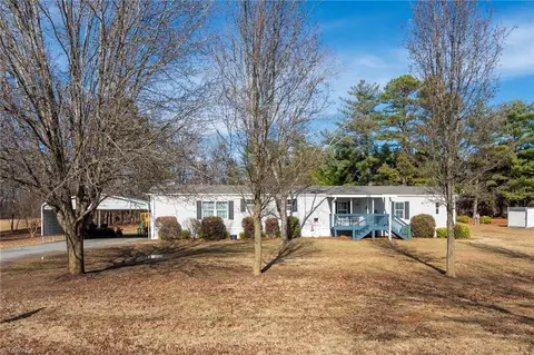 182 Jenkins Rd, Lexington, NC 27295