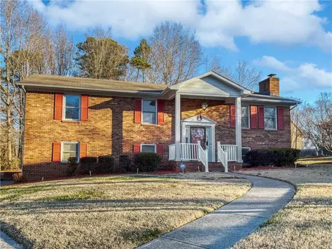 2808 Barker Ct, Winston Salem, NC 27107