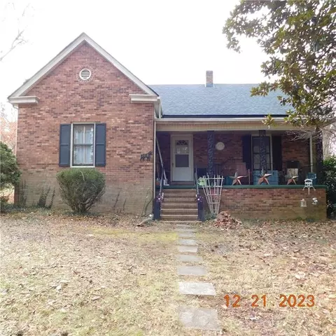 108 Hanna St, Mayodan, NC 27027