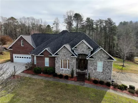 135 Laurel Creek Dr, Mount Airy, NC 27030
