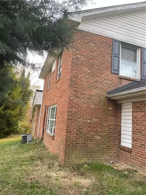 2708 Mcconnell Rd, Greensboro, NC 27401 19 Photos Movoto