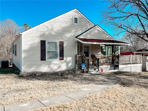 113 Welcome Baptist Church Rd, Mount Airy, NC 27030