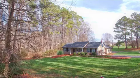 1182 Arrowstone Dr, Asheboro, NC 27205