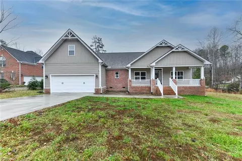 4500 Pine Vista Ln, Greensboro, NC 27406
