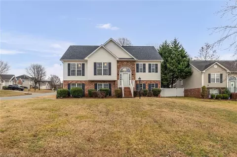 201 Brooks Edge Dr, Winston Salem, NC 27107