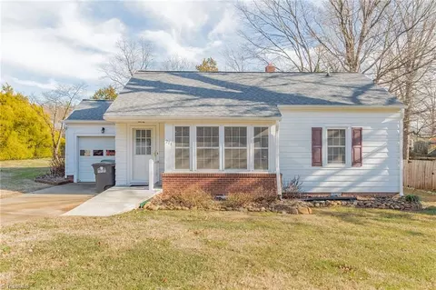 211 Hillside Dr, Lexington, NC 27295