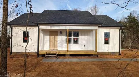 1566 Becky Hill Rd, Lexington, NC 27295