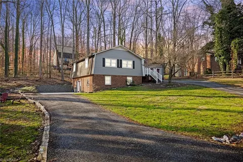 29 Windsor Rd, Thomasville, NC 27360