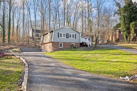 29 Windsor Rd, Thomasville, NC 27360 photo 4