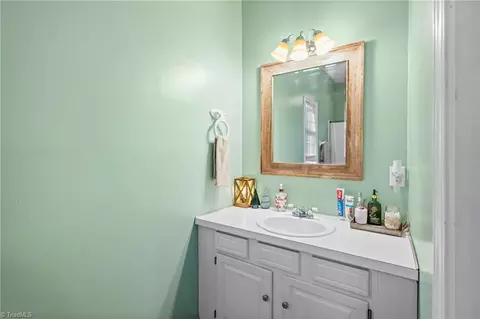 29 Windsor Rd, Thomasville, NC 27360 photo 34
