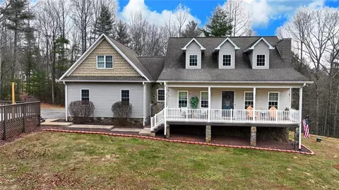 129 Holly Acres Dr, Millers Creek, NC 28651