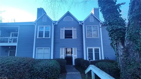 390 Meadows Cir, Winston Salem, NC 27104