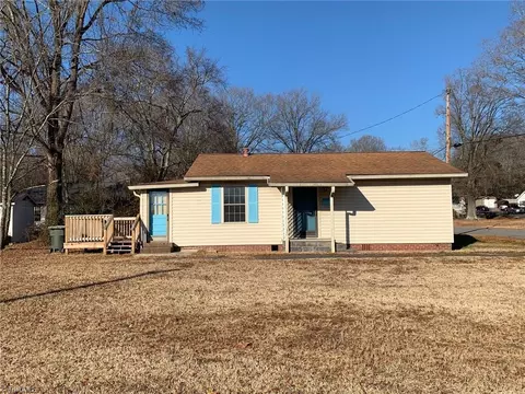 123 Cedar St, Eden, NC 27288