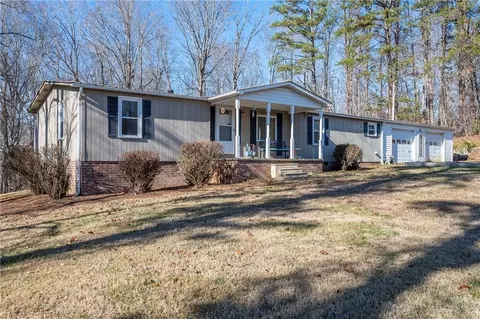 6000 Elkvue Dr, Pfafftown, NC 27040