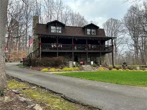 878 Crosscreek Rd, Kernersville, NC 27284