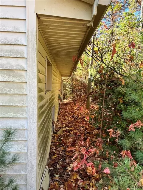 350 Deer Track Ln, Purlear, NC 28665 photo 5