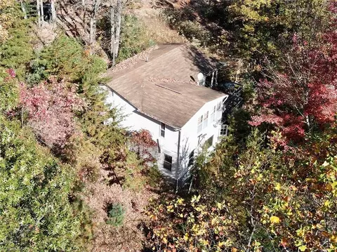 350 Deer Track Ln, Purlear, NC 28665 photo 2