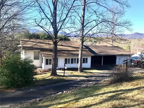 135 Lequire Ln, Mount Airy, NC 27030