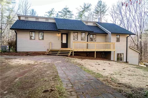 176 Mount Carmel Church Rd W, Mount Airy, NC 27030