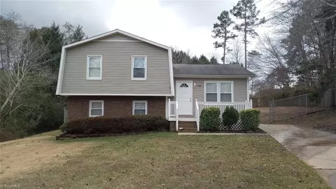 1208 Rollingwood Cir W, Winston Salem, NC 27105