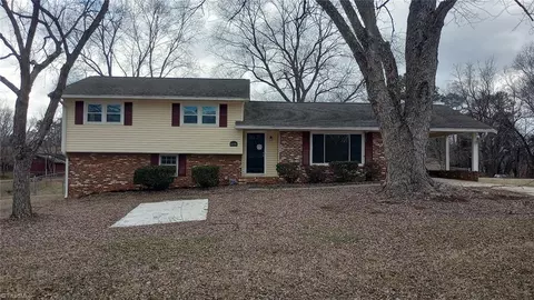 2290 Memory Ln, Germanton, NC 27019