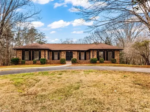 3480 Dixiana Ln, Pfafftown, NC 27040