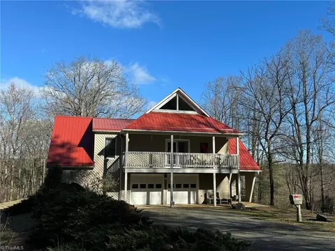 160 Twin Knoll Ln, Thurmond, NC 28683