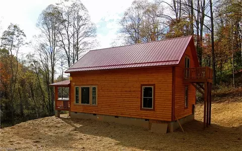 400 Lyons Rd, Roaring Gap, NC 28668 photo 3