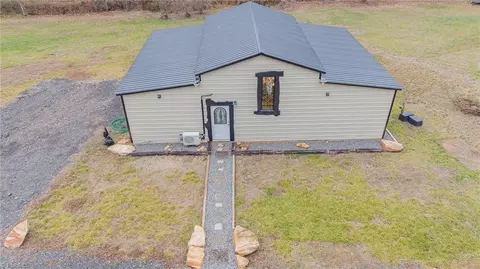 2212 Old Winston Rd, Pinnacle, NC 27043